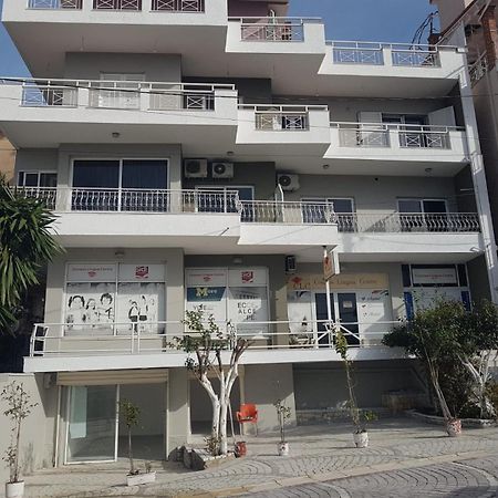 Olivias Apartments City Center Sarandë エクステリア 写真