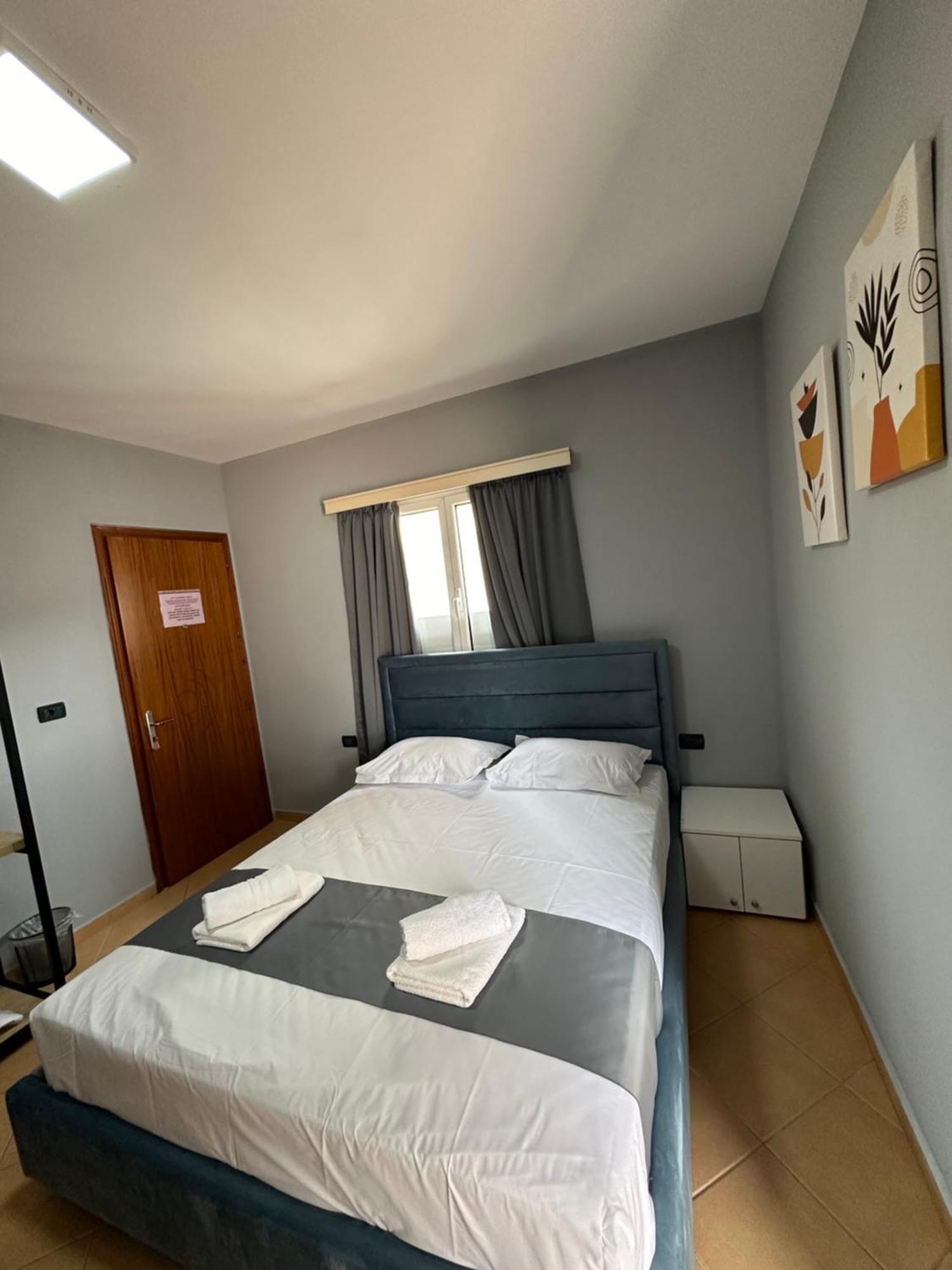 Olivias Apartments City Center Sarandë エクステリア 写真