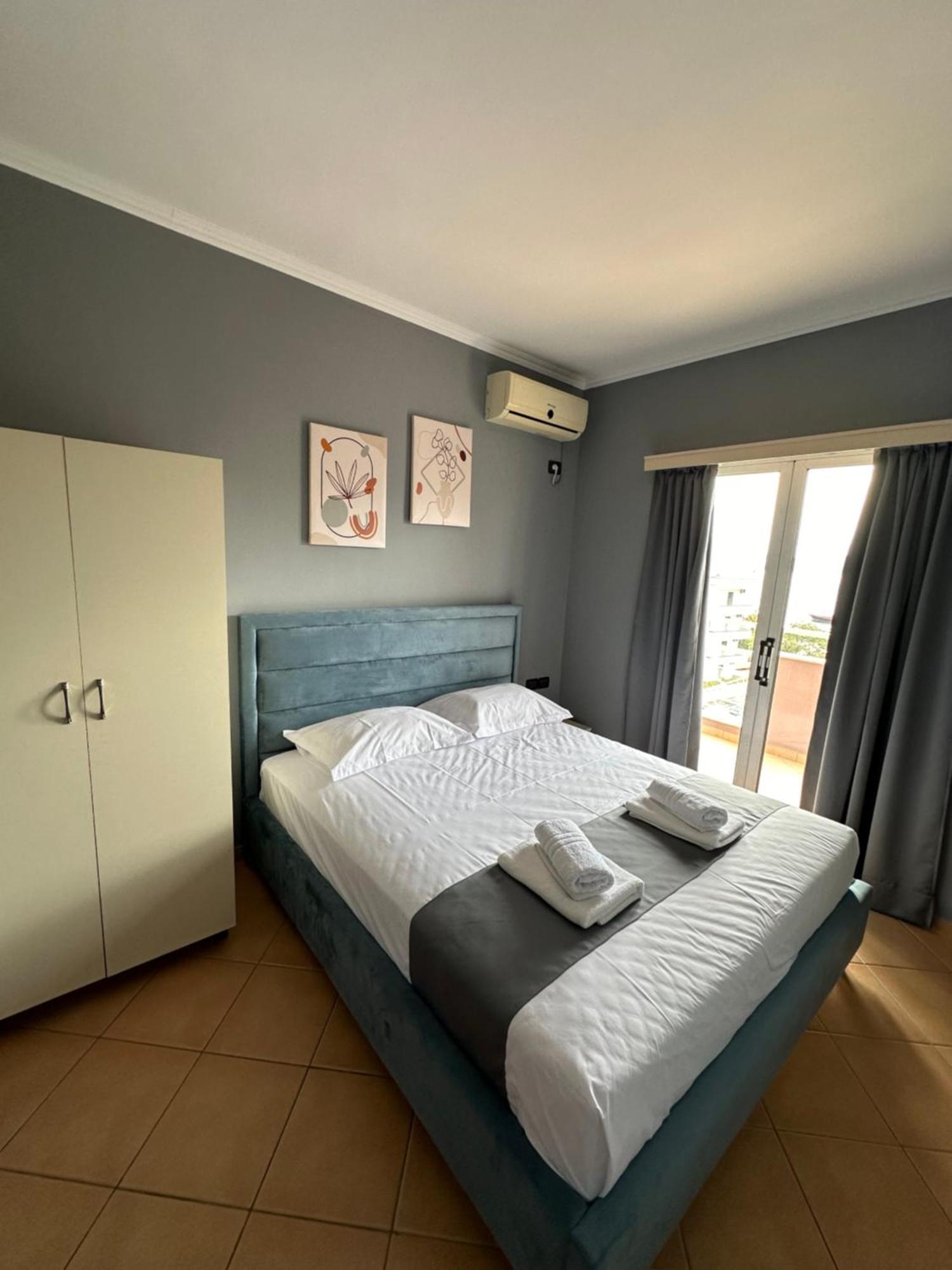 Olivias Apartments City Center Sarandë エクステリア 写真