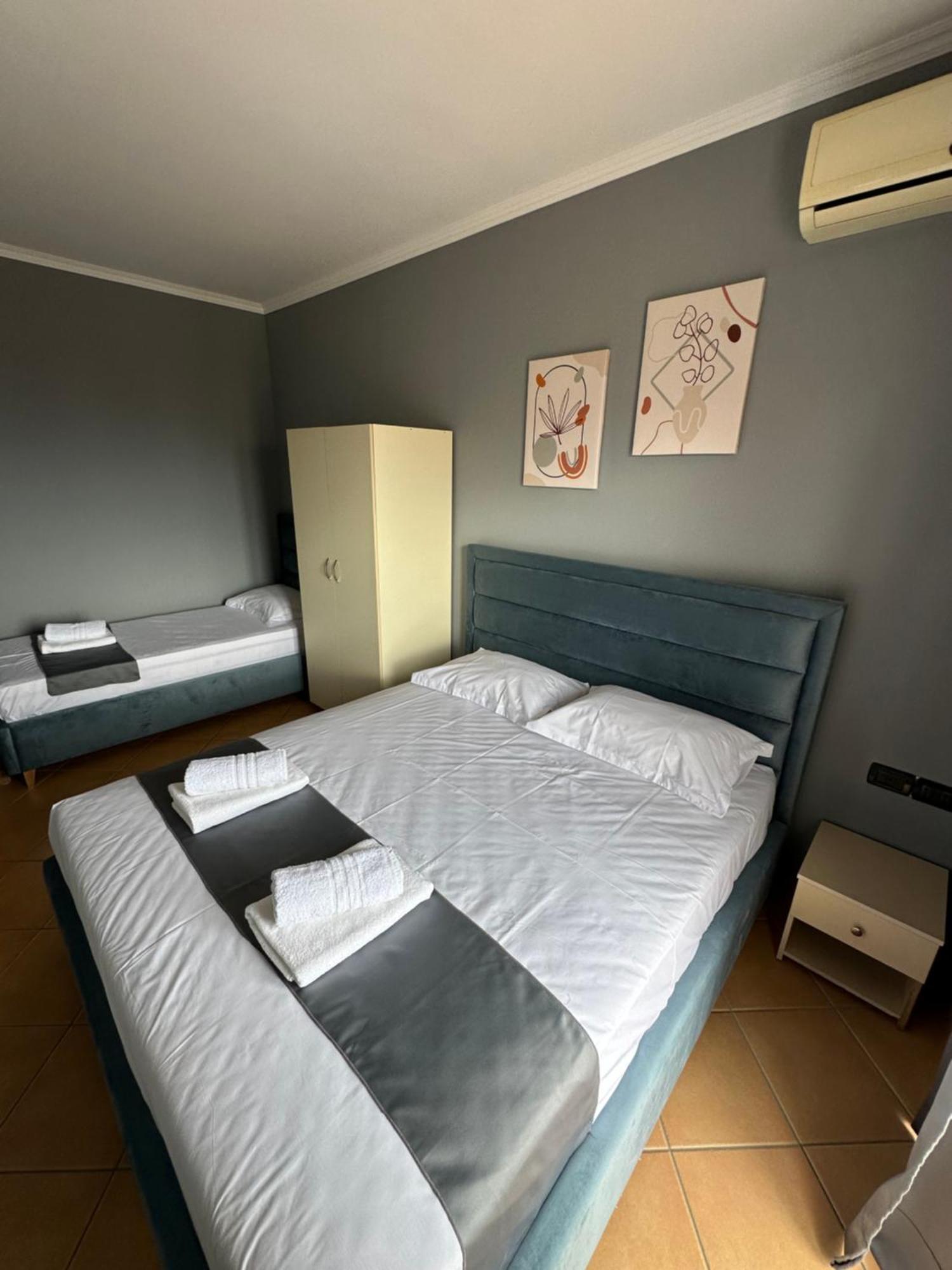 Olivias Apartments City Center Sarandë エクステリア 写真