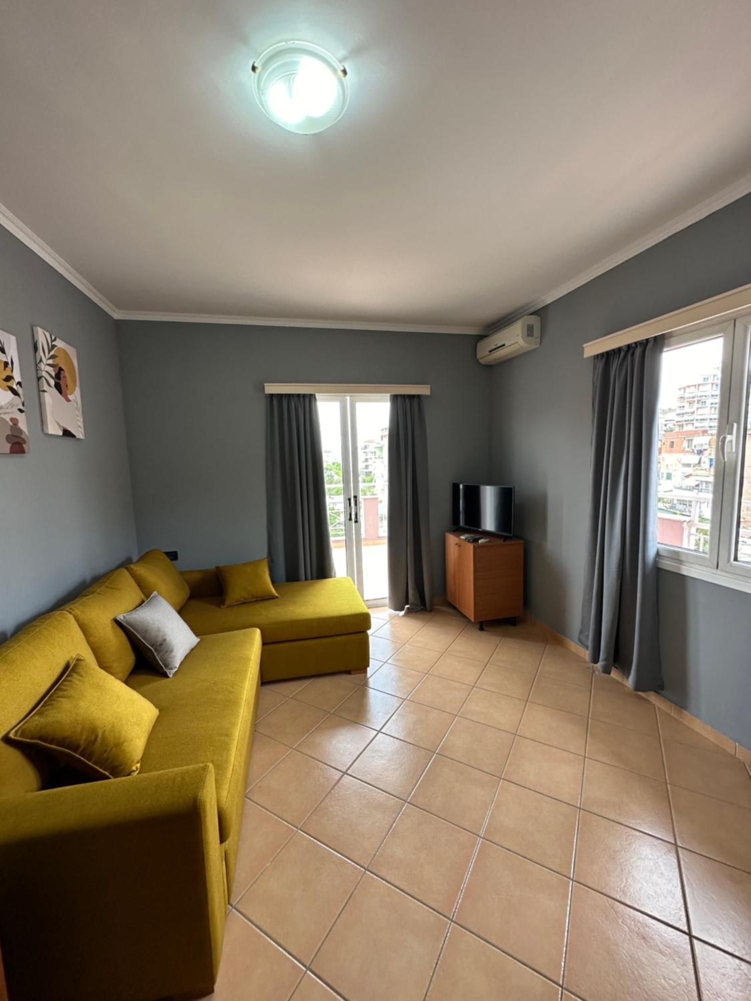 Olivias Apartments City Center Sarandë エクステリア 写真