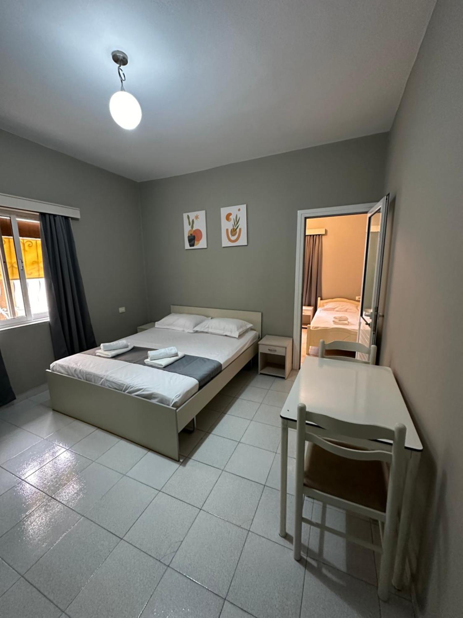 Olivias Apartments City Center Sarandë エクステリア 写真