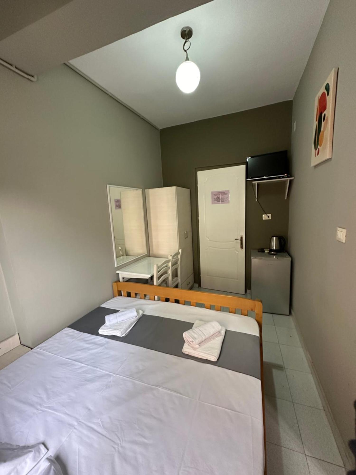 Olivias Apartments City Center Sarandë エクステリア 写真