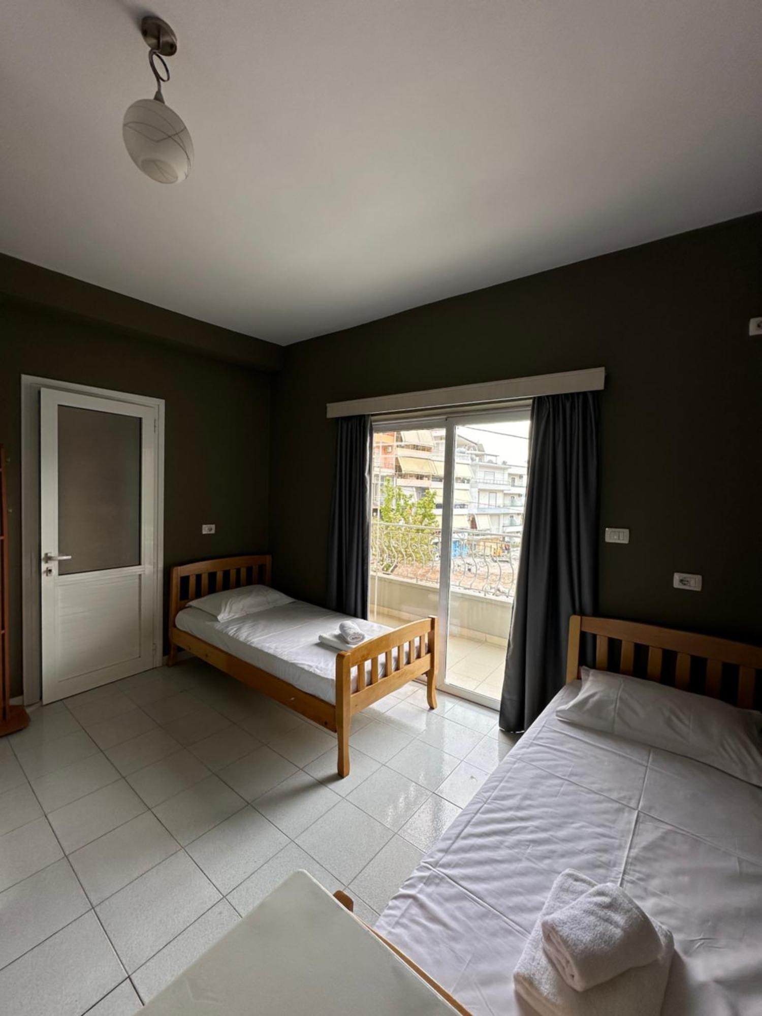 Olivias Apartments City Center Sarandë エクステリア 写真