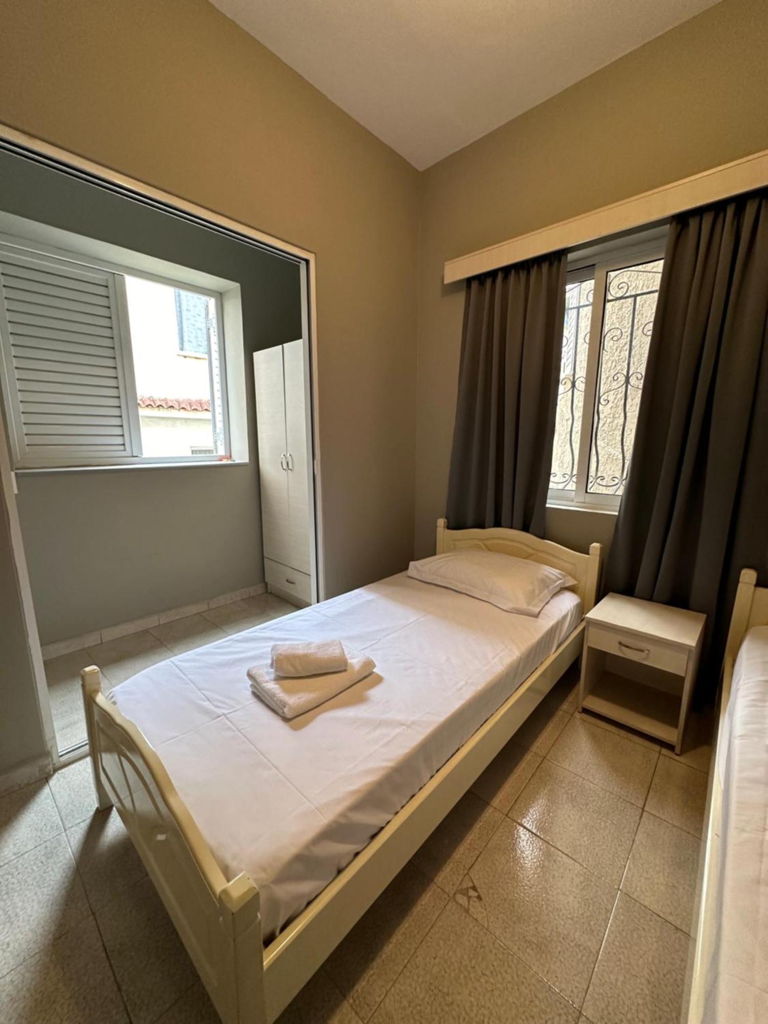 Olivias Apartments City Center Sarandë エクステリア 写真