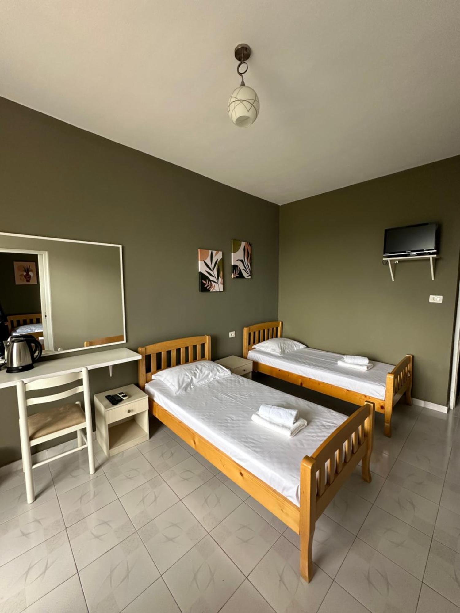Olivias Apartments City Center Sarandë エクステリア 写真