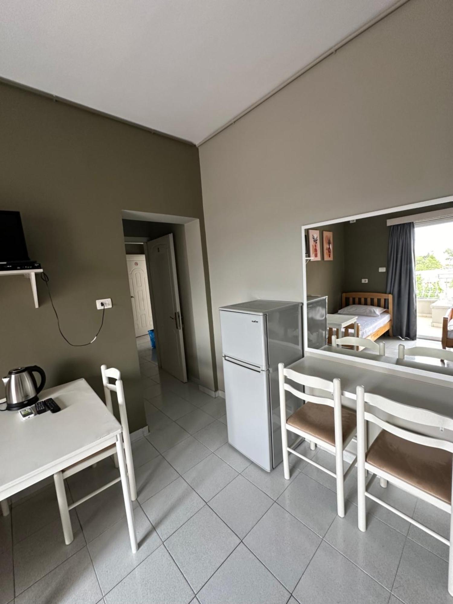 Olivias Apartments City Center Sarandë エクステリア 写真