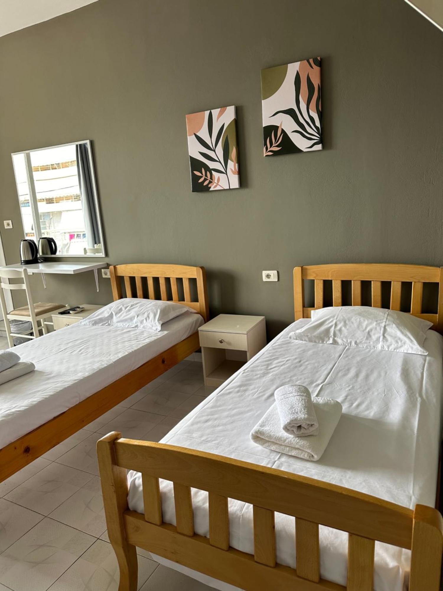 Olivias Apartments City Center Sarandë エクステリア 写真