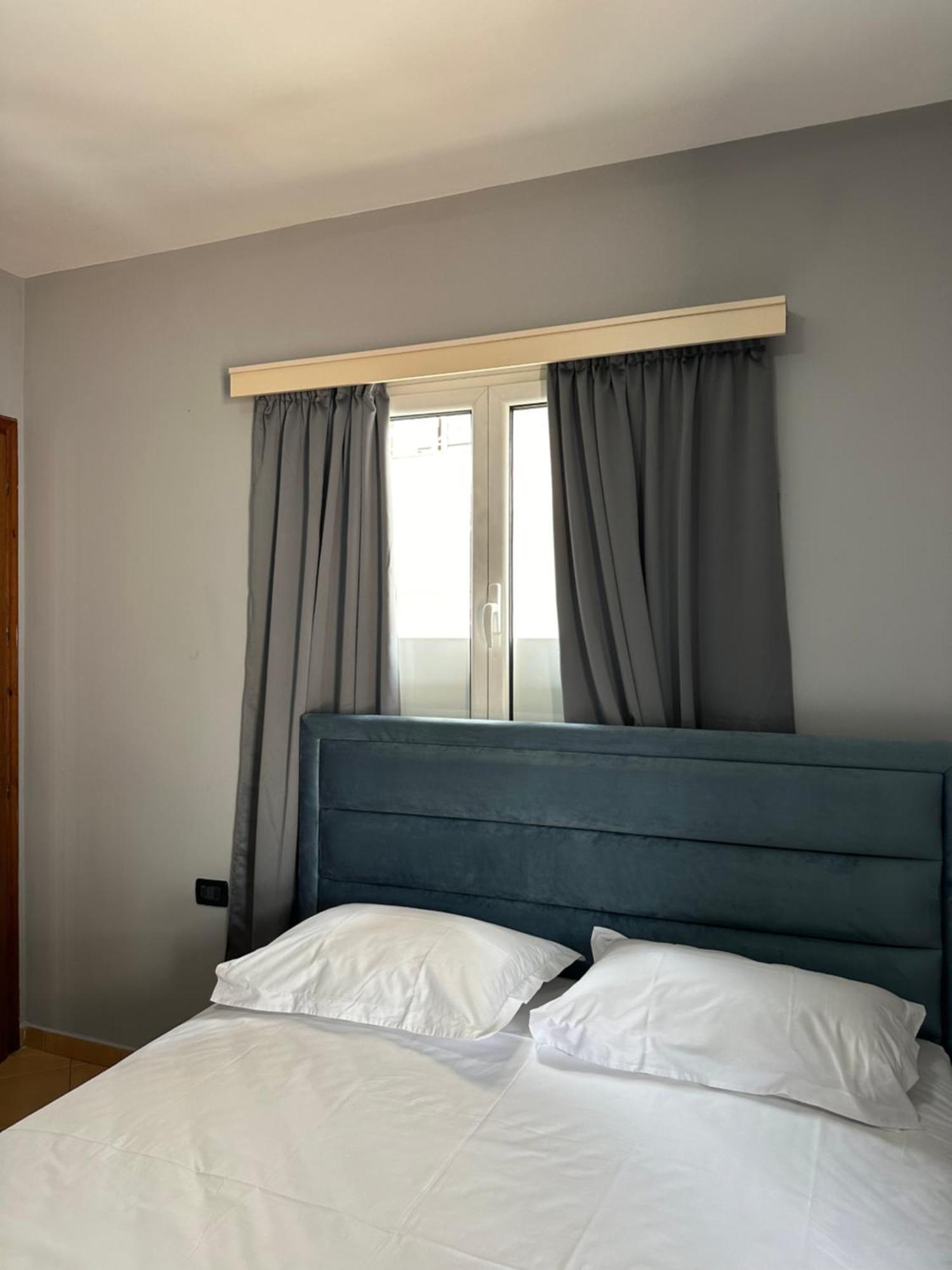 Olivias Apartments City Center Sarandë エクステリア 写真